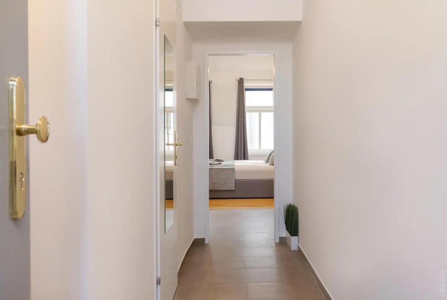 Perfect Location, 2 Min To Main Station Apartment Wien Ngoại thất bức ảnh